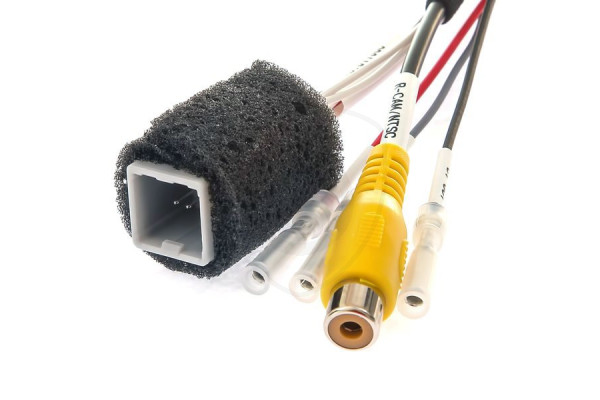 Adattatore per collegare la telecamera di retromarcia al monitor Fiat e Mitsubishi 2013-2018 Adattatore per collegare la telecamera di retromarcia al monitor Fiat e Mitsubishi 2013-2018