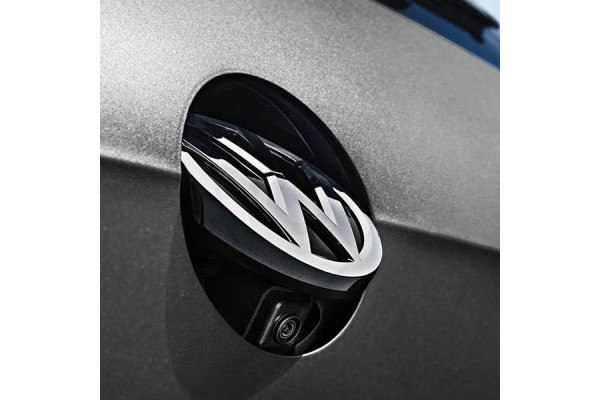 Retrocamera nel logo VW – telecamera a scomparsa per Volkswagen
