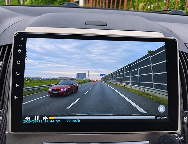 Riproduzione di una registrazione della dashcam sull'autoradio Android